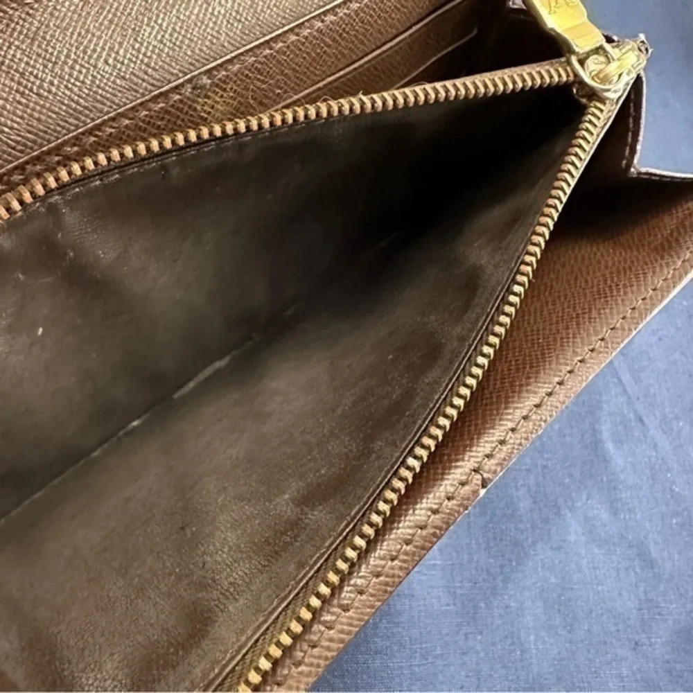 AUTHENTIC Louis Vuitton wallet. Damier Graphite Canvas.